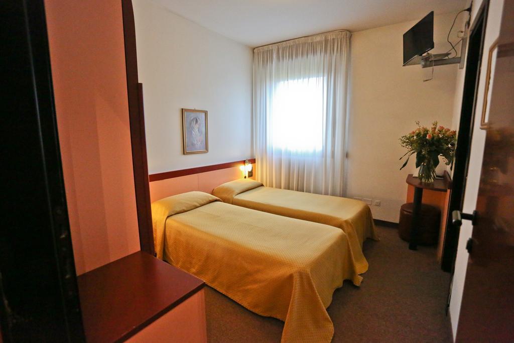 Hotel Due Ragni Villorba Bagian luar foto
